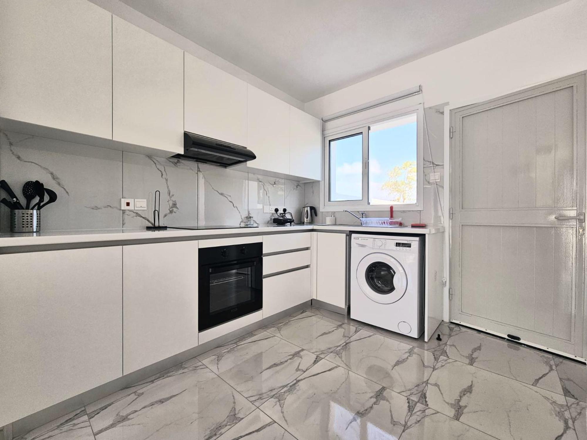 2Bd Garden Apartment 파포스 외부 사진